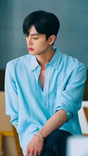 Determined Actor In Spotlight Wallpaper