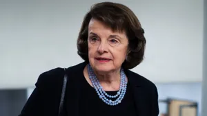 Dianne Feinstein In All-black Attire Wallpaper