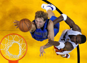 Dirk Nowitzki Rebound Wallpaper