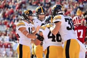 Discussing Iowa Hawkeyes Wallpaper