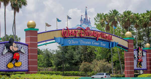 Disneyworld Welcome Arch Wallpaper