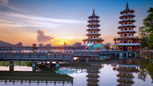 Dragon And Tiger Pagodas Taiwan Wallpaper