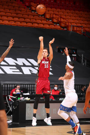 Duncan Robinson In A Peaceful Gym Wallpaper