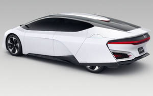 Dynamic White Honda Fcv Concept Vehicle Wallpaper