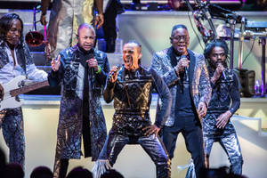 Earth, Wind And Fire In Njpac Center Wallpaper