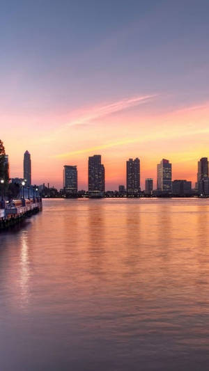 East River In New York Iphone Wallpaper
