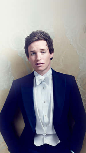 Eddie Redmayne At A Movie Premier Wallpaper