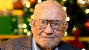 Edward Asner With Glasses Christmas Tree Wallpaper