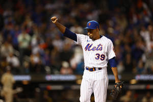 Edwin Diaz Fist Up Wallpaper