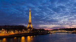 Eiffel Tower Sunset And Lake Wallpaper