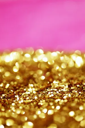 Elegance Defined With An Unexpected Combination Of Pink And Gold Wallpaper