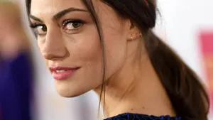 Elegant Side Glance Portrait Wallpaper