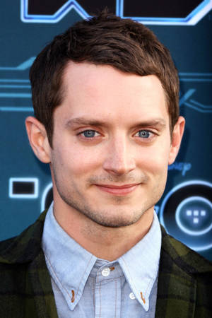 Elijah Wood Looking Stylish In Blue Denim Polo Wallpaper