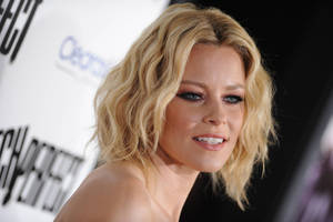 Elizabeth Banks Preppy Short Hair Wallpaper