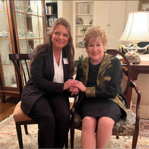 Elizabeth Dole With Female Visitor Wallpaper