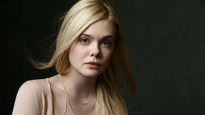 Elle Fanning Blonde Hair Wallpaper