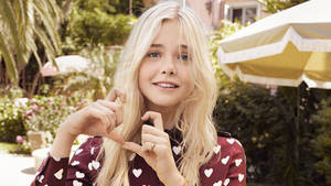 Elle Fanning Making Heart Wallpaper