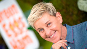 Ellen Degeneres Blue Denim Polo Wallpaper