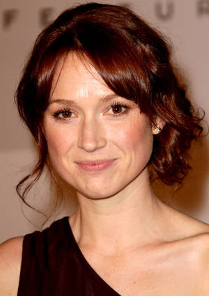 Ellie Kemper Gorgeous Headshot Wallpaper