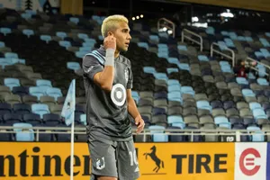 Emanuel Reynoso Playing Soccer Argentine Football Wallpaper