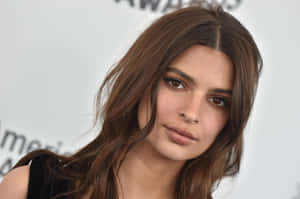 Emily Ratajkowski Posing With Elegance At A Fashion Event Wallpaper