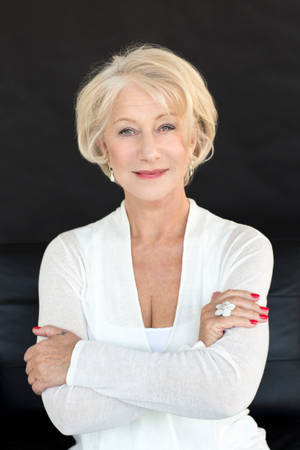 Eminent English Actor Helen Mirren Wallpaper