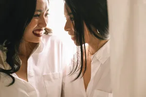 Emotive Bond Of Mujeres Lesbianas Wallpaper