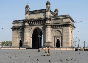 Empty Plaza Gateway To India Wallpaper