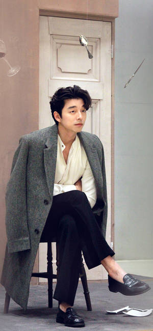 Enigmatic Portrait Of Gong Yoo, Notable Korean Actor Wallpaper