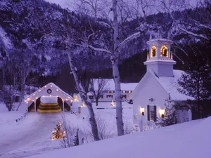 Enjoy A Fresh Winter Getaway In The White Mountains Of New Hampshire Wallpaper