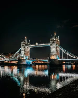 Enjoy Breathtaking Views Of London While Using Your Iphone! Wallpaper