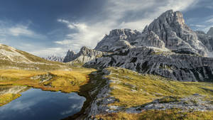 Enjoy The Breath-taking Alps In Italy Wallpaper