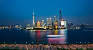 Enjoy The Convenience Of Travelling Anywhere With A Laptop. Wallpaper