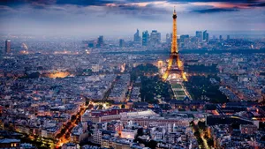 Enjoy The Scenic View Of The Eiffel Tower In Paris Wallpaper