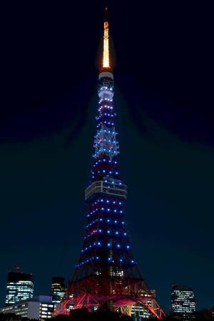 Enjoying A Scenic View Of The Tokyo Tower In Japan Wallpaper