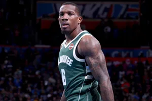 Eric Bledsoe Looks Back Pose Wallpaper