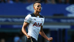 Erik Lamela Closed Fist Wallpaper