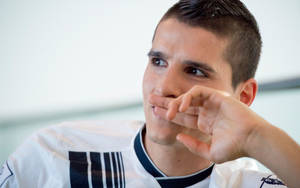 Erik Lamela Hand Over His Lips Wallpaper