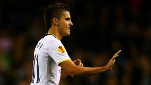 Erik Lamela Sideview Photograph Wallpaper