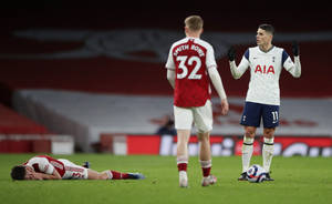 Erik Lamela With Opponents Wallpaper