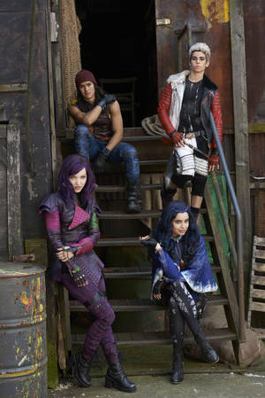 Evie And Evil Friends Descendants Wallpaper