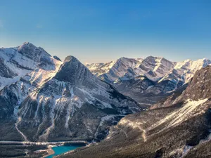 Experience The Beauty Of Natural Landscapes With This Super High Resolution Nature Image Wallpaper