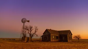 Farmhouse In The Middle Of Nowhere Wallpaper