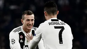 Federico Bernardeschi And Teammate Cristiano Ronaldo Wallpaper