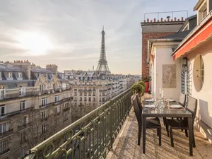 Feel The Romance In Paris Wallpaper
