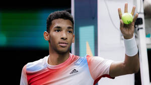 Felix Auger-aliassime Concentrating On The Ball Wallpaper