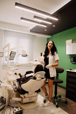 Female Dentist Smiling Dentistry Wallpaper