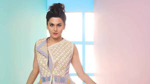 Feminine Taapsee Pannu Wallpaper