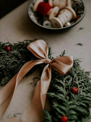 Festive Serenity: A Christmas Aesthetic Wreath Adorned With A Ribbon Wallpaper