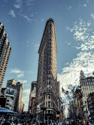 Flatiron Building Many People Wallpaper